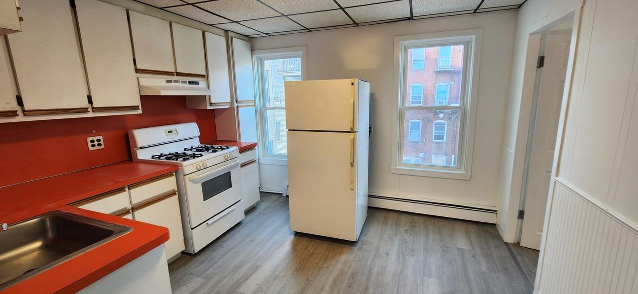 206 Chelsea St #2 - Photo 2 of 12