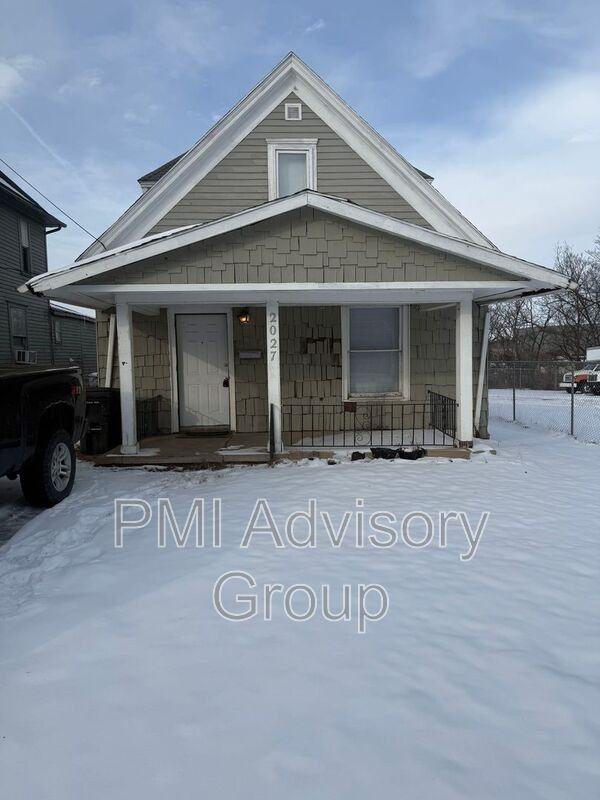 2027 Sw Van Buren St - Photo 2 of 8