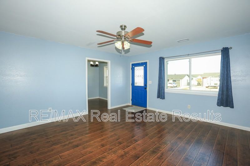 1314 W Margaret Pl - Photo 7 of 33