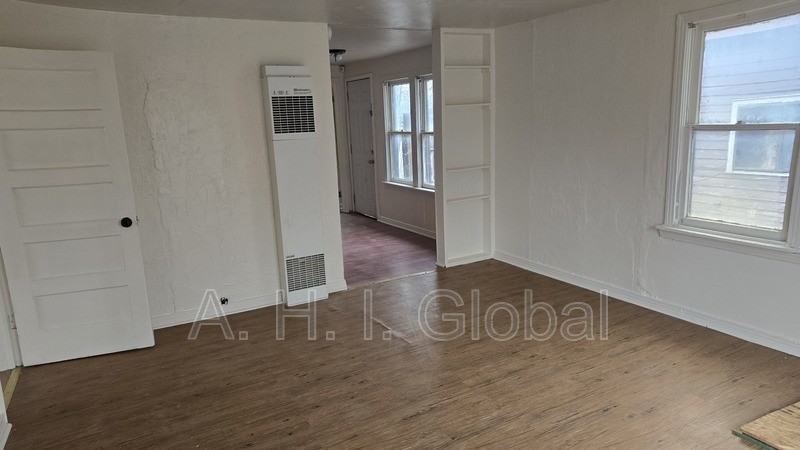 309 N Florida St - Photo 2 of 9