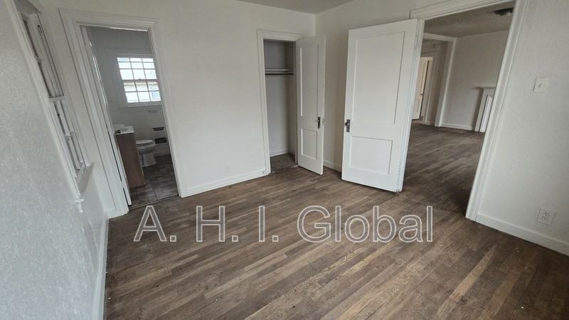 4250 Sw 14th Ave - Photo 3 of 8