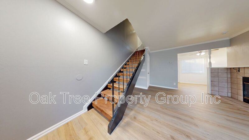 418 6th St #1 - Photo 5 of 41