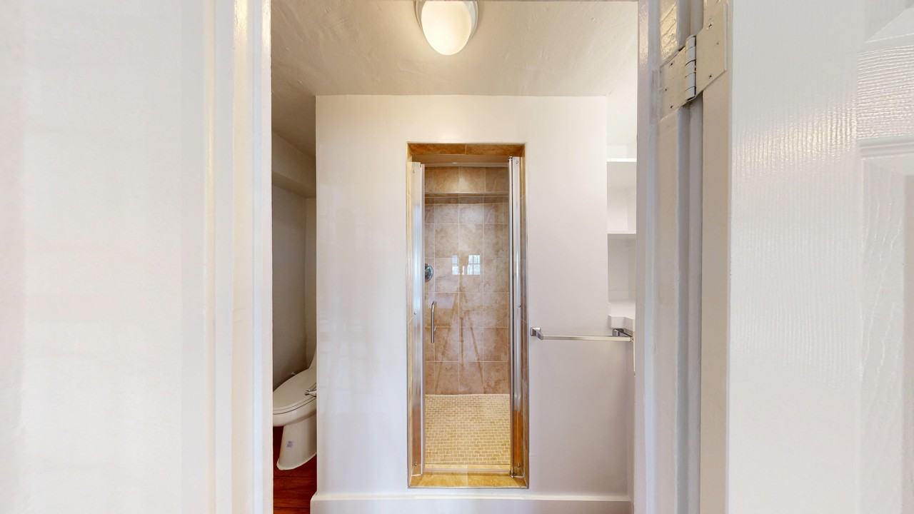 899 Green Street - Photo 3 of 23