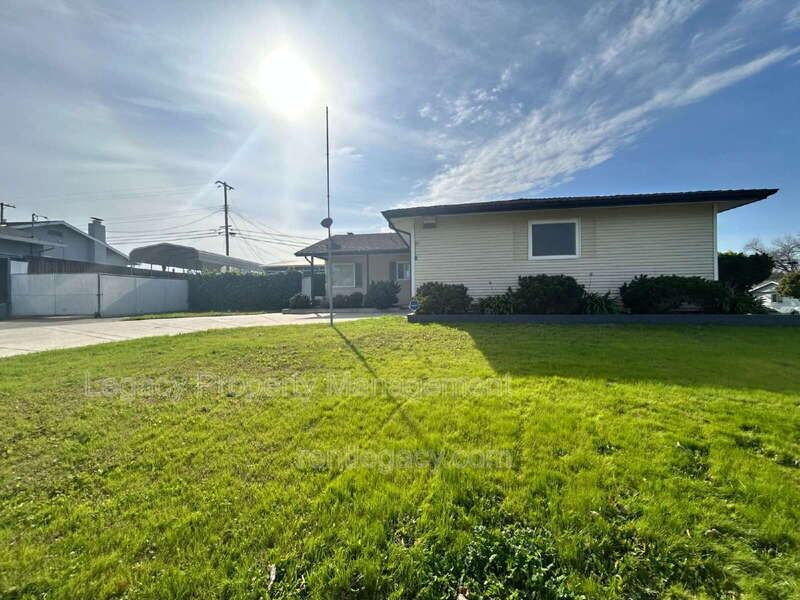 5200 Fernwood Way - Photo 3 of 25