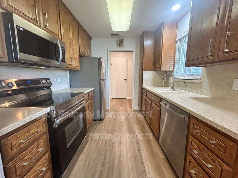 5200 Fernwood Way - Photo 7 of 25