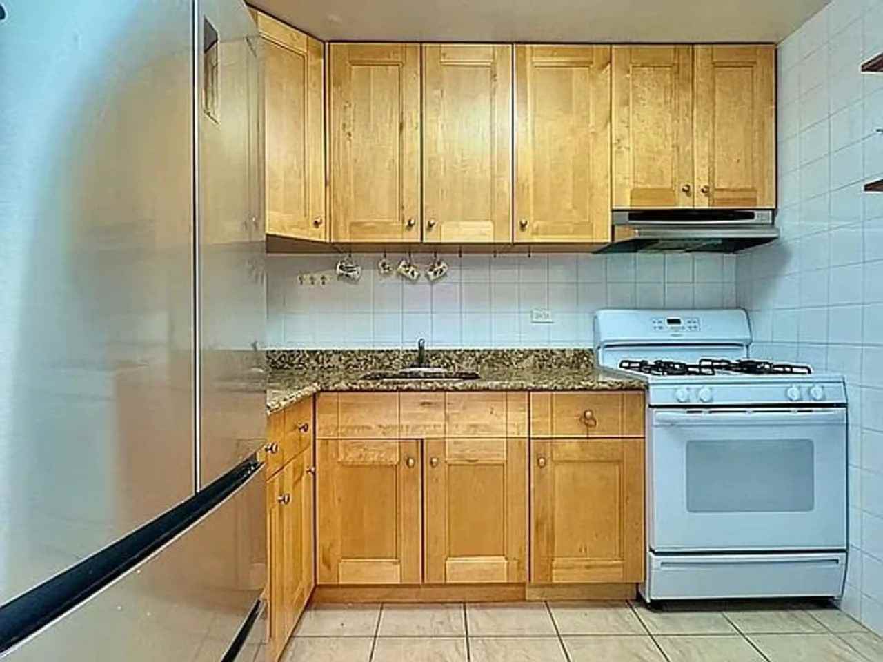 8615 Broadway - Photo 3 of 6