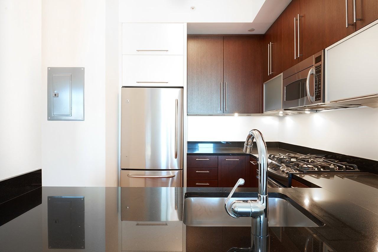 100 Jay St - Photo 3 of 9