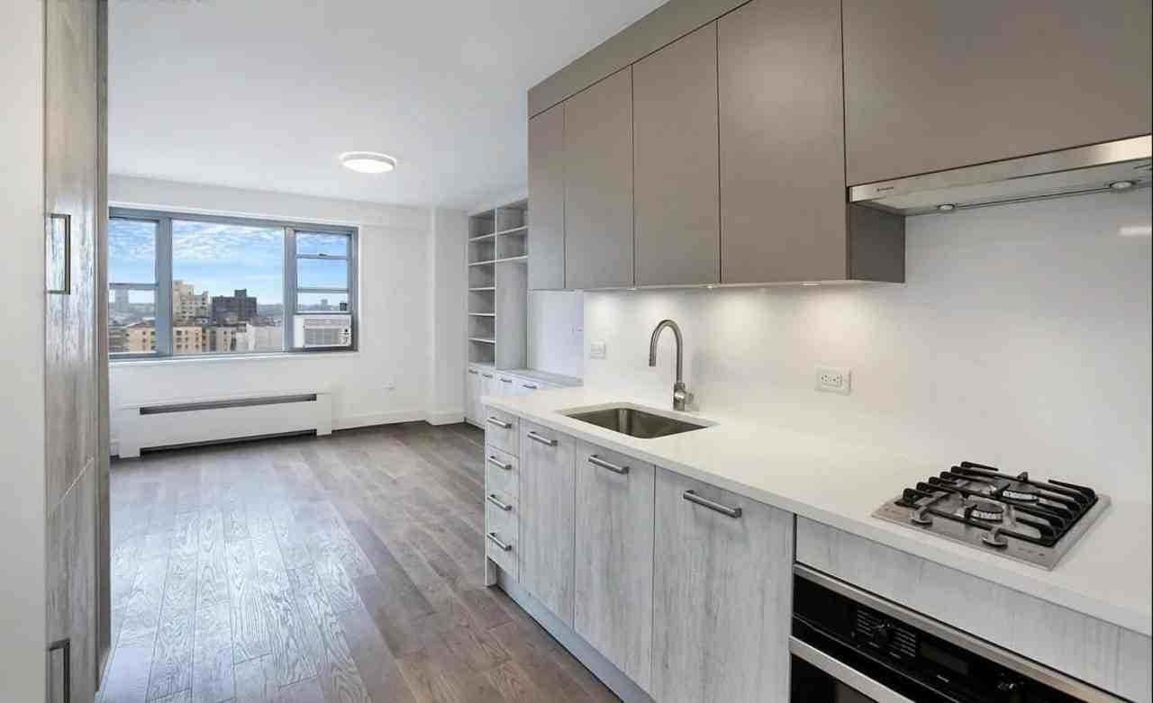 100 W 93Rd St - Photo 3 of 6