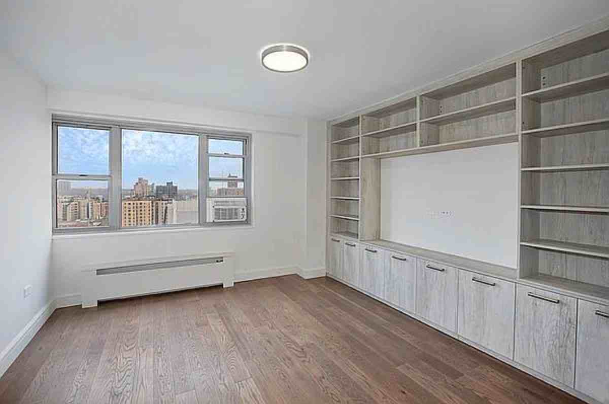 100 W 93Rd St - Photo 4 of 6