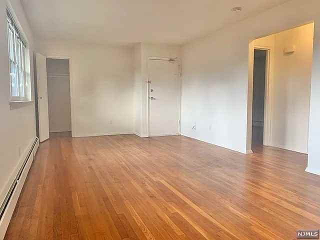 139 W Englewood Ave - Photo 7 of 8