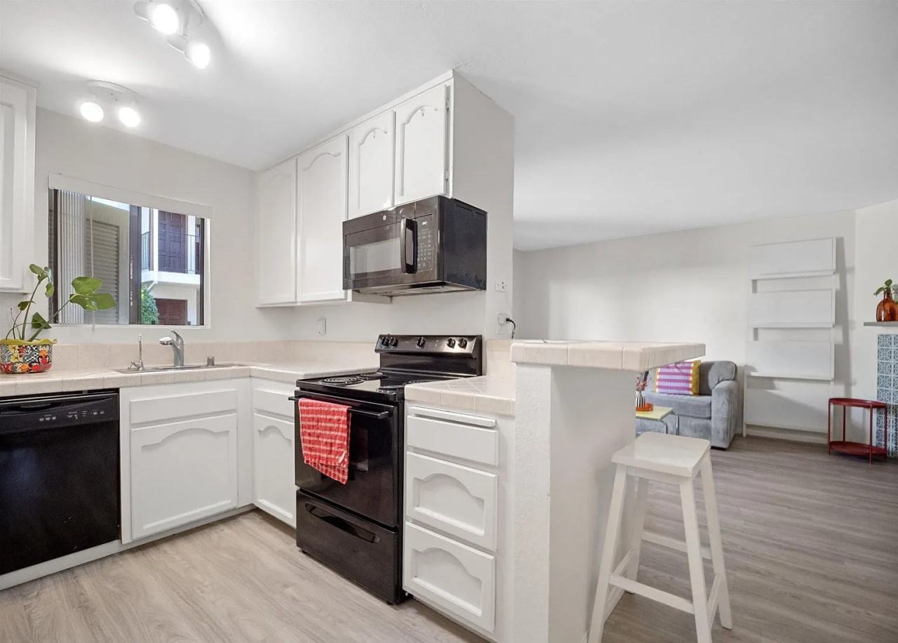 4415 38Th St - Photo 5 of 9