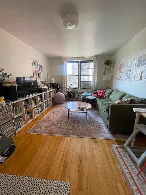 321 Bay 8th St #1 - Photo 4 of 4