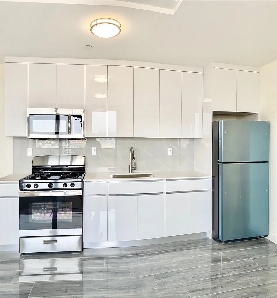 1705 E 17th St #6F - Photo 5 of 10