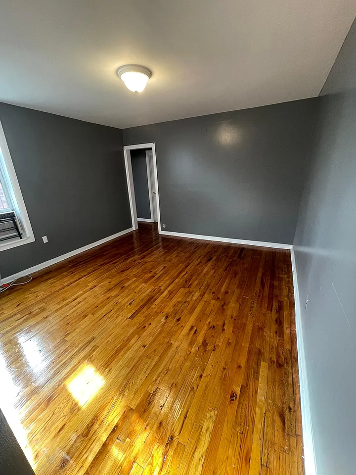 9117 172nd St #4D - Photo 4 of 6