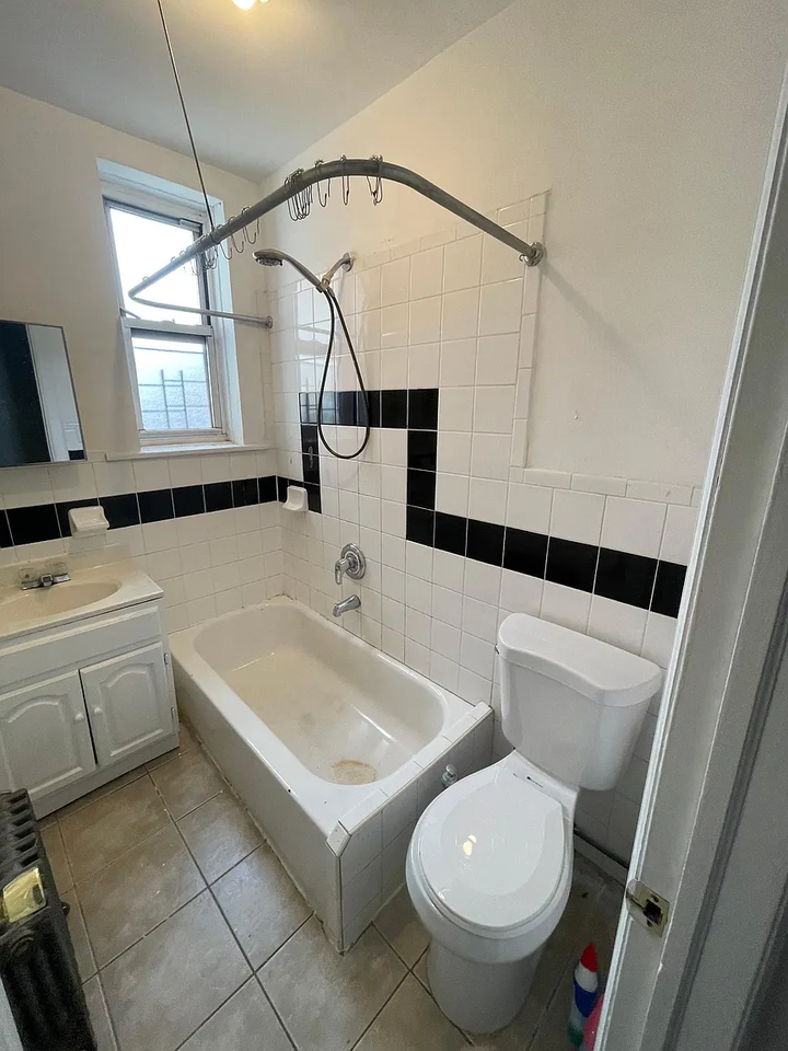 9117 172nd St #4D - Photo 5 of 6