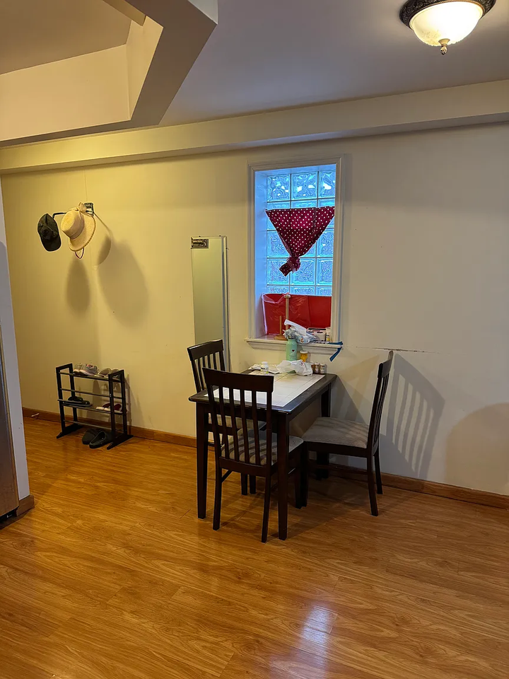 14336 37th Ave #1D - Photo 2 of 12