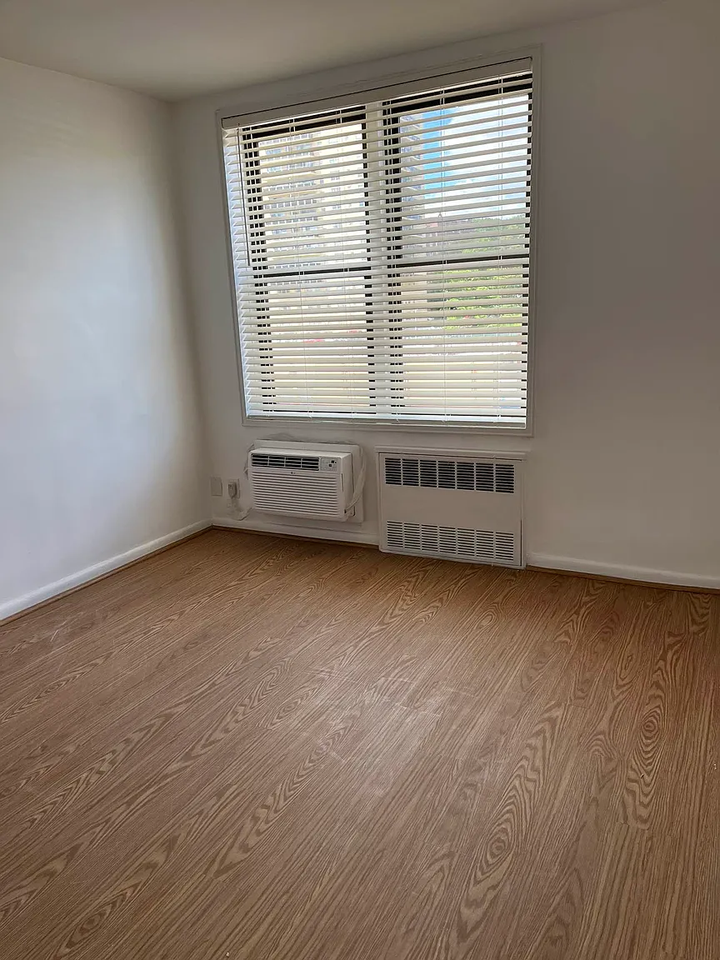 17545 88th Ave #7K - Photo 2 of 8