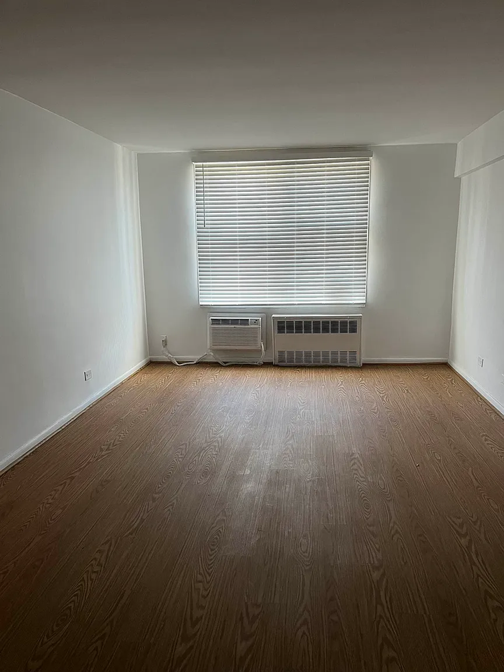 17545 88th Ave #7K - Photo 4 of 8