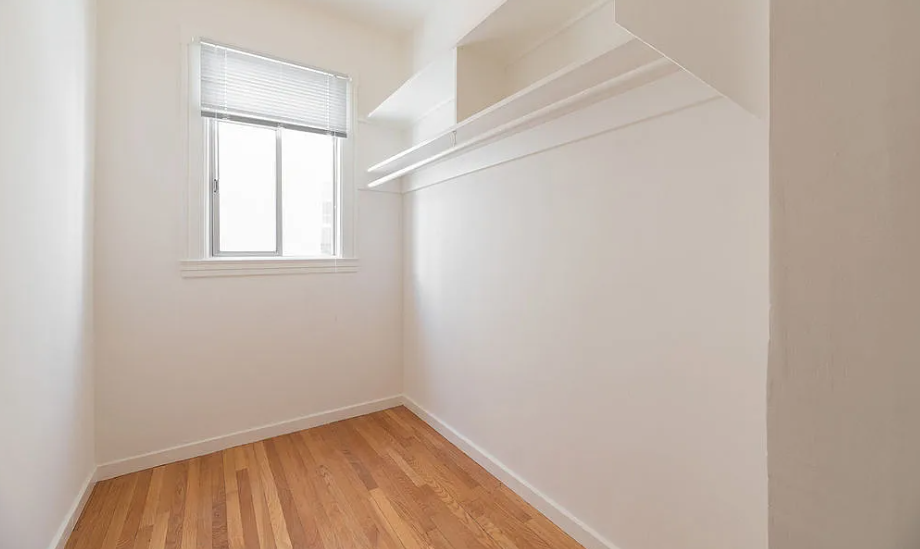 3301 Broderick St - Photo 3 of 5