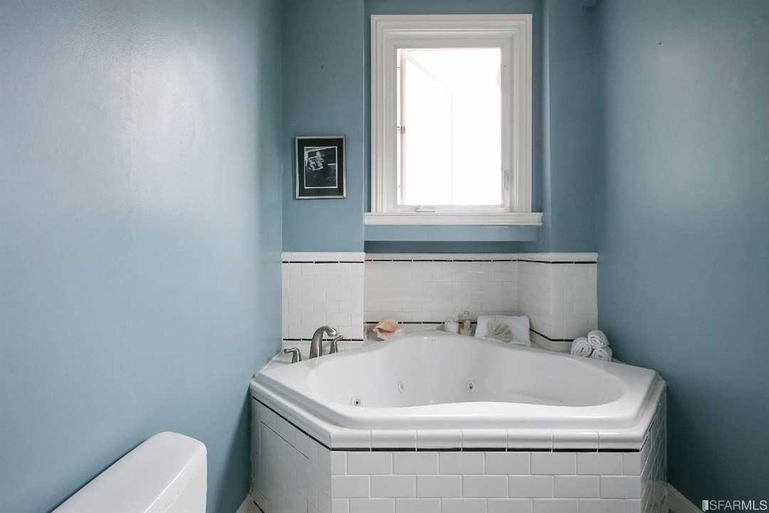 630 Leavenworth St - Photo 3 of 18