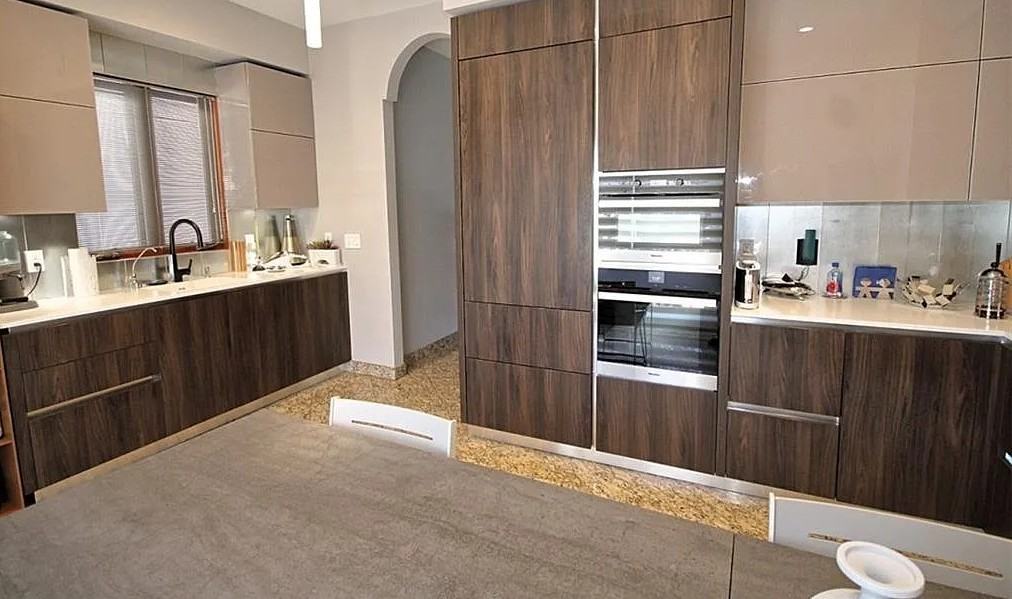 164 Oxford St - Photo 3 of 9