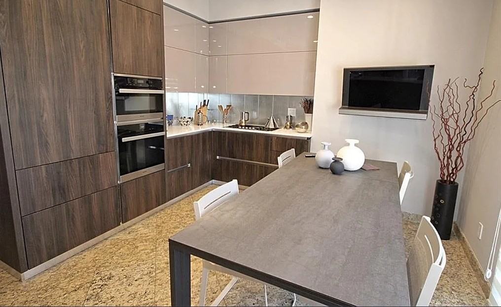 164 Oxford St - Photo 4 of 9