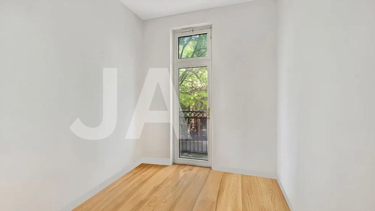 350 2nd St - Photo 4 of 8