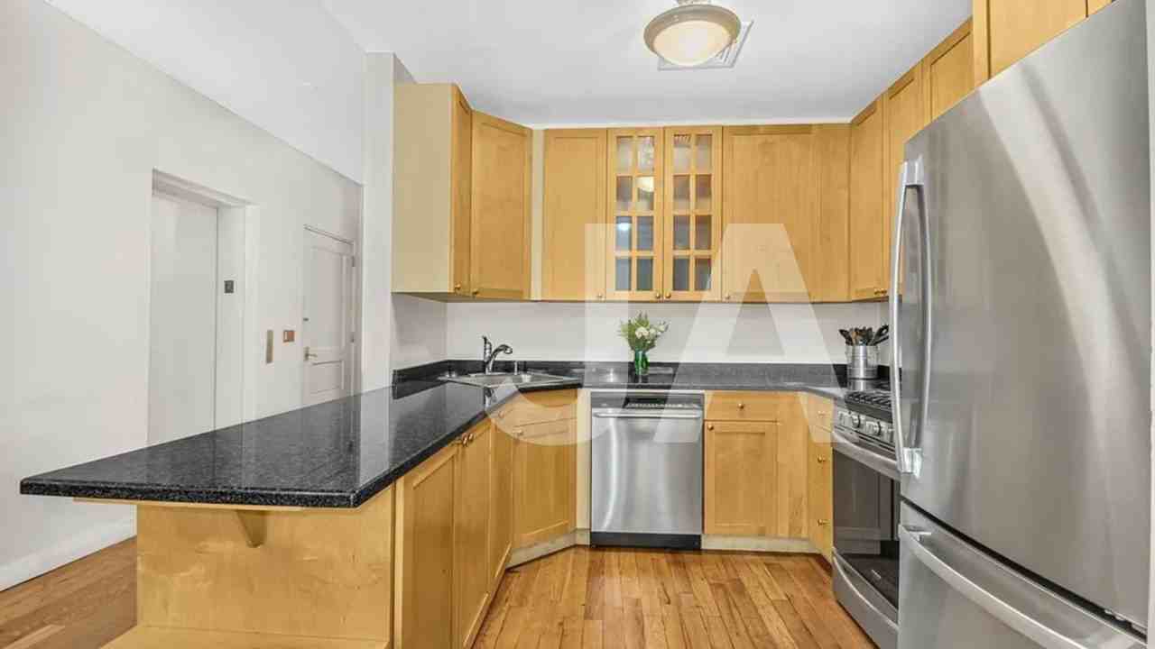 350 2nd St - Photo 7 of 8