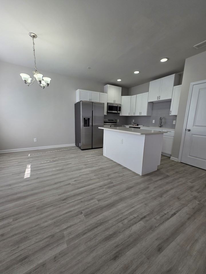 8320 Triple Crown Dr - Photo 3 of 15