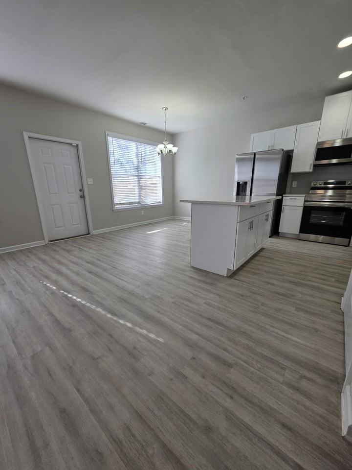 8320 Triple Crown Dr - Photo 4 of 15