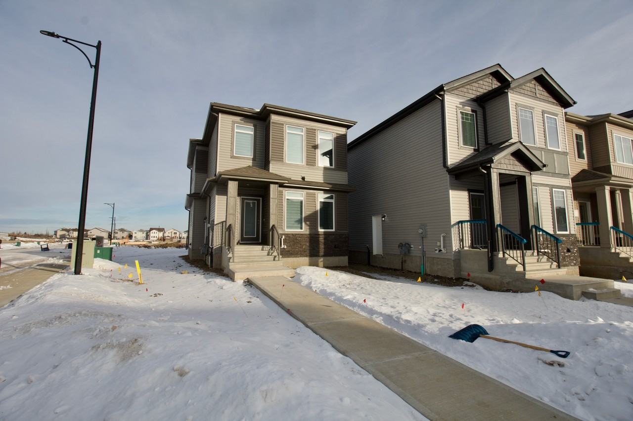 335 Munn Way - Photo 2 of 32