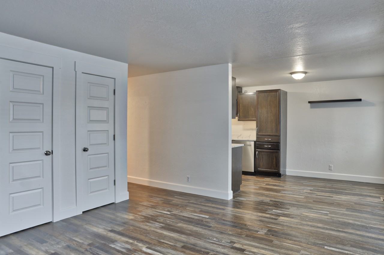 1720 S Taggart St - Photo 4 of 17