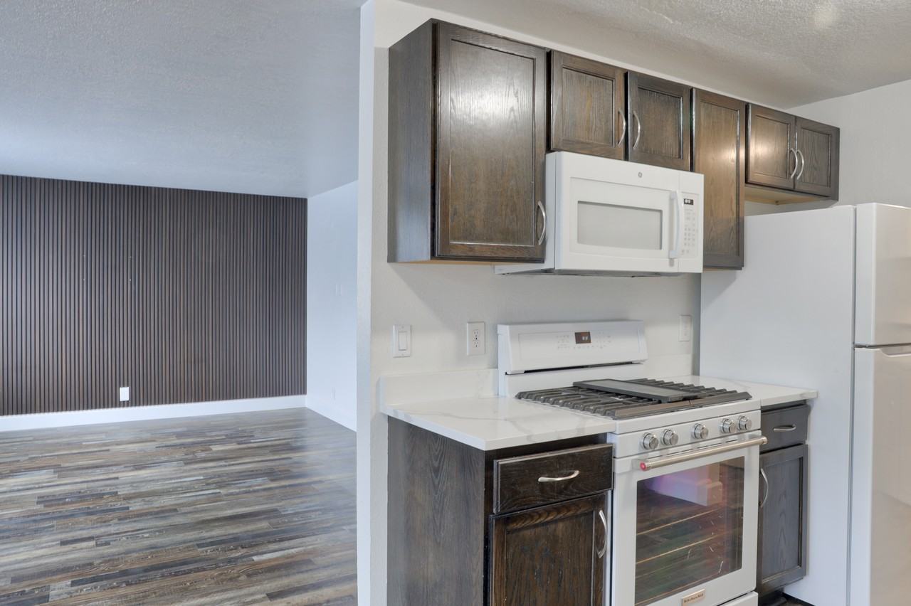 1720 S Taggart St - Photo 7 of 17