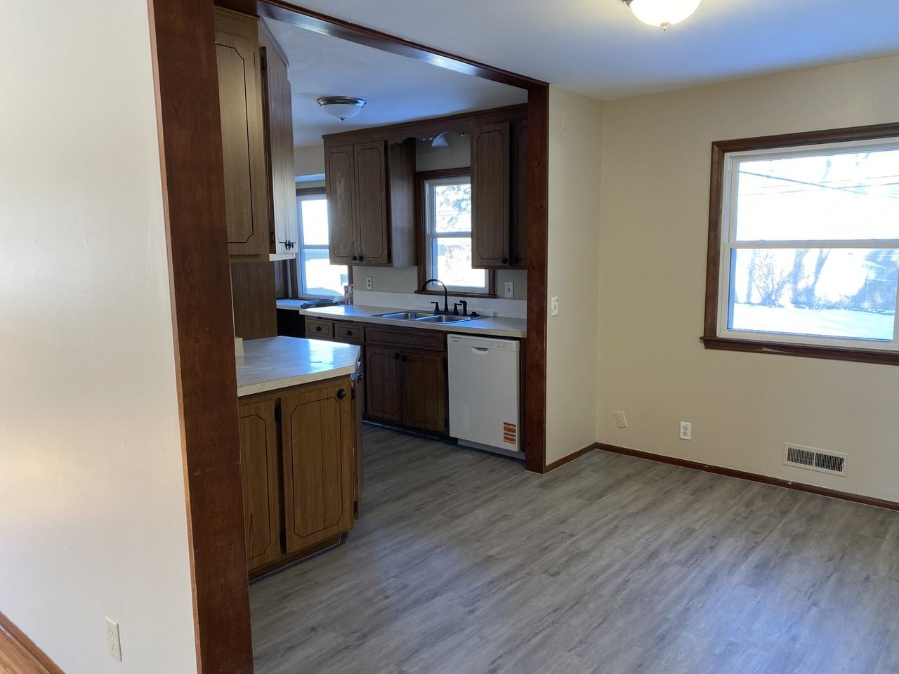 4906 Howe Ln - Photo 6 of 20