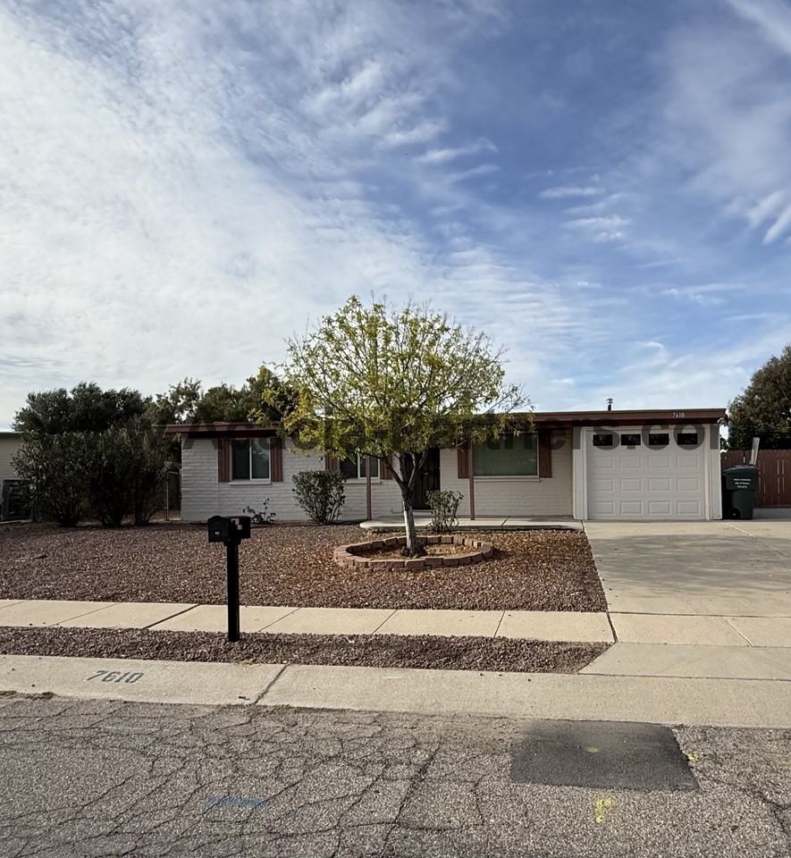 7610 E Tulip Tree St - Photo 2 of 31