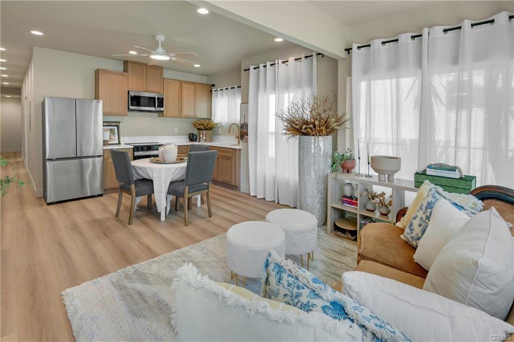 1123 E Ocean Blvd #B - Photo 3 of 31