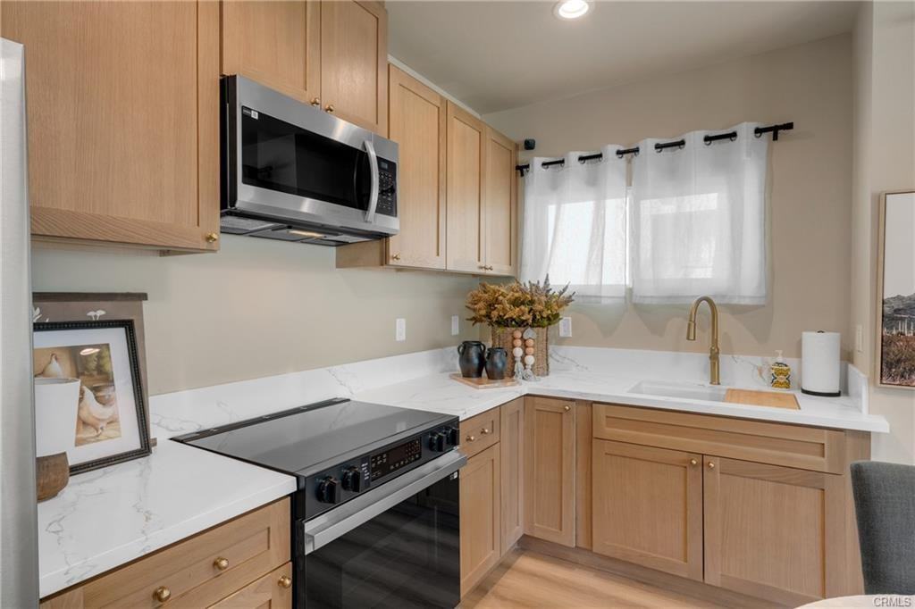 1123 E Ocean Blvd #B - Photo 4 of 31