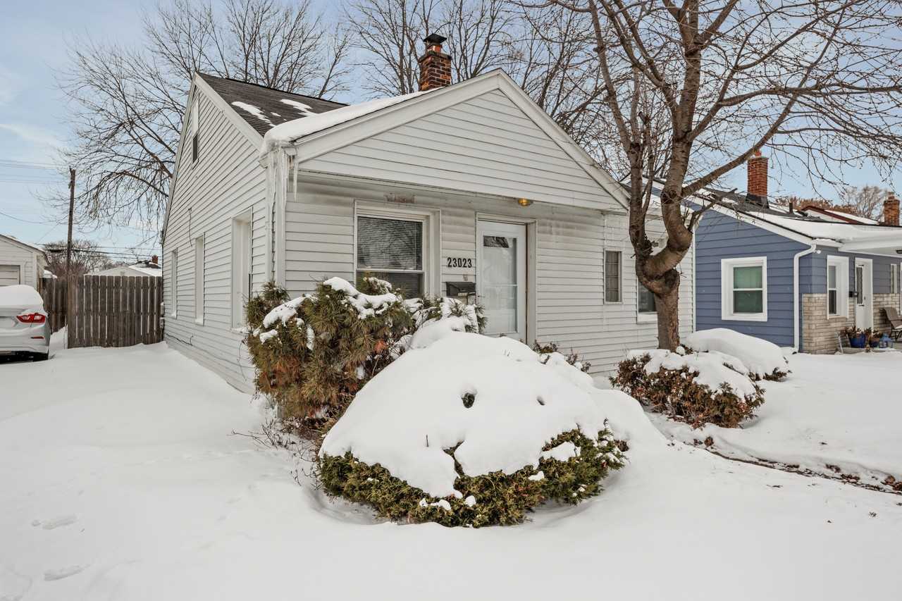 23023 Rosalind Ave - Photo 2 of 15