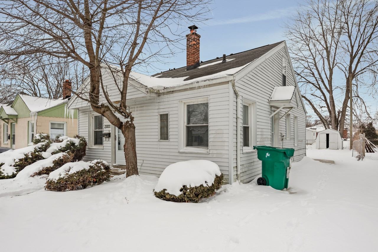 23023 Rosalind Ave - Photo 4 of 15