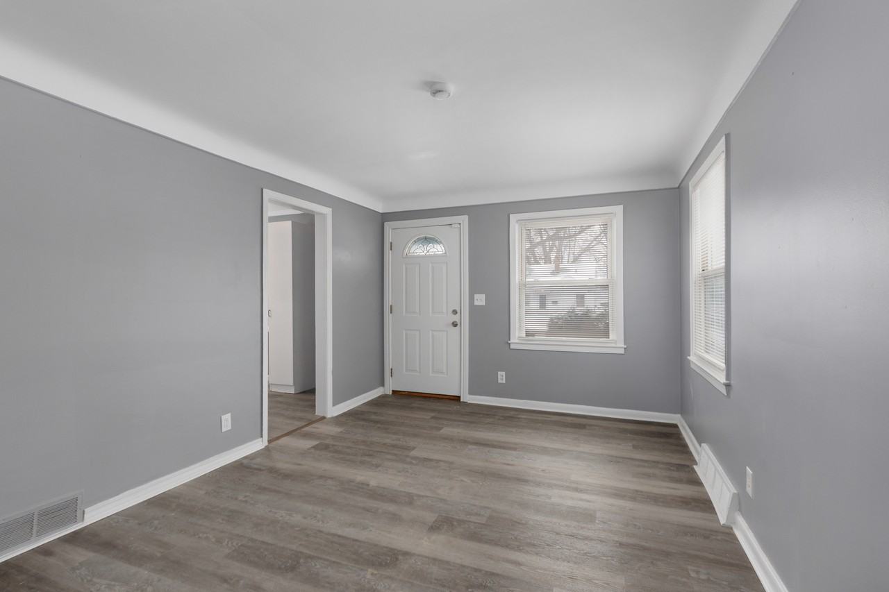 23023 Rosalind Ave - Photo 5 of 15