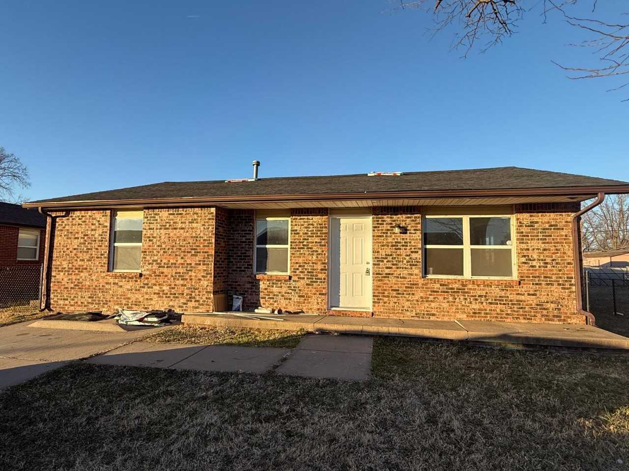 2302 W Haskell St - Photo 2 of 20