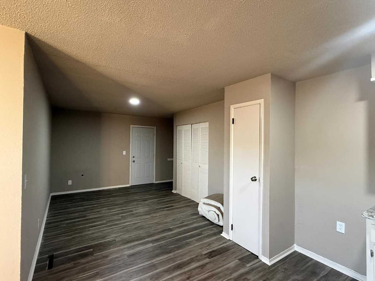 2302 W Haskell St - Photo 3 of 20