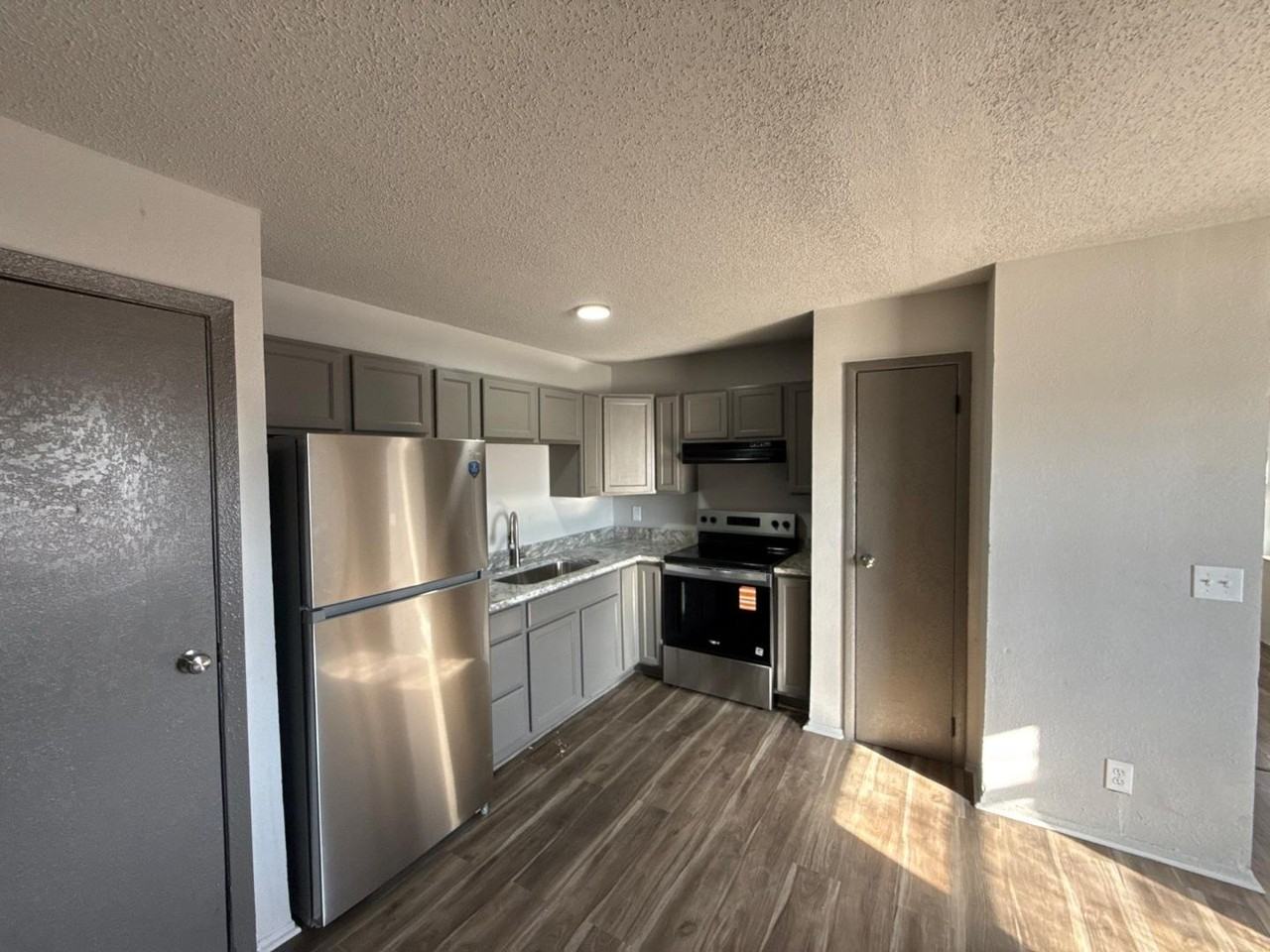 2302 W Haskell St - Photo 4 of 20