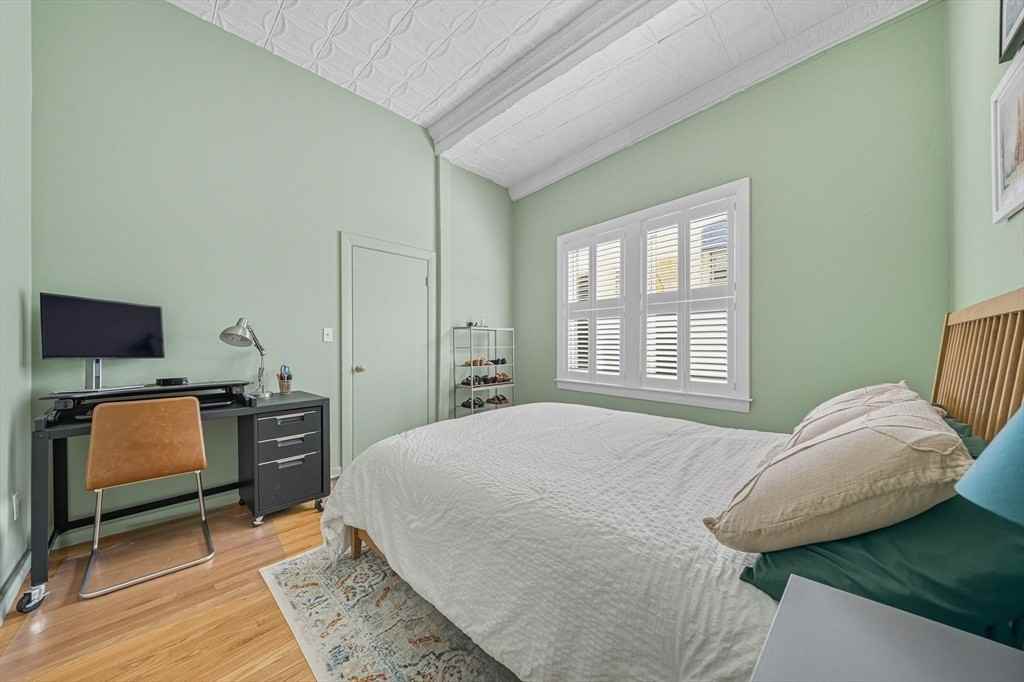 183-185 Rindge Ave - Photo 5 of 15