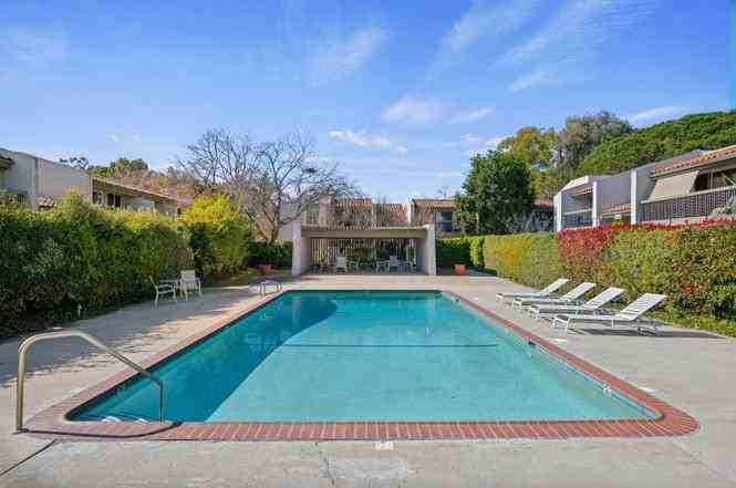 41 Dearborn Pl - Photo 3 of 19