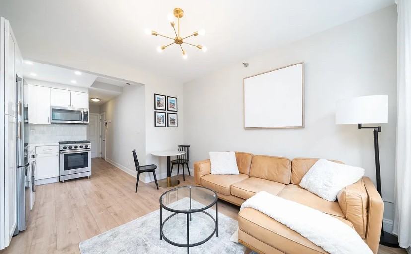 466 Monmouth St - Photo 3 of 14