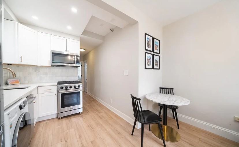 466 Monmouth St - Photo 5 of 14