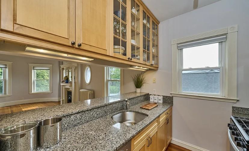 33 Adams St - Photo 7 of 17