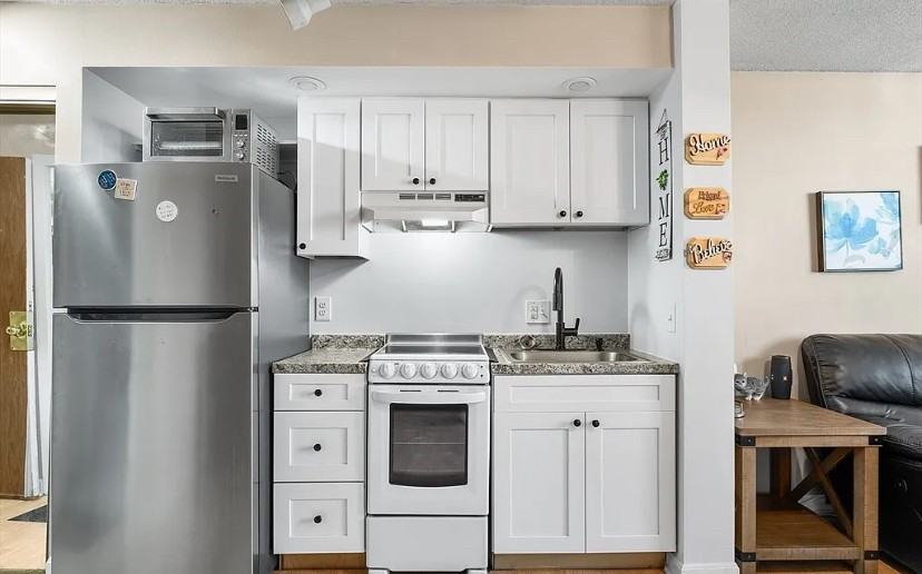 70 Southbridge St - Photo 3 of 14