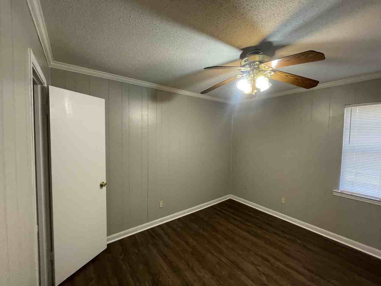 106 Loraine Rd - Photo 5 of 6